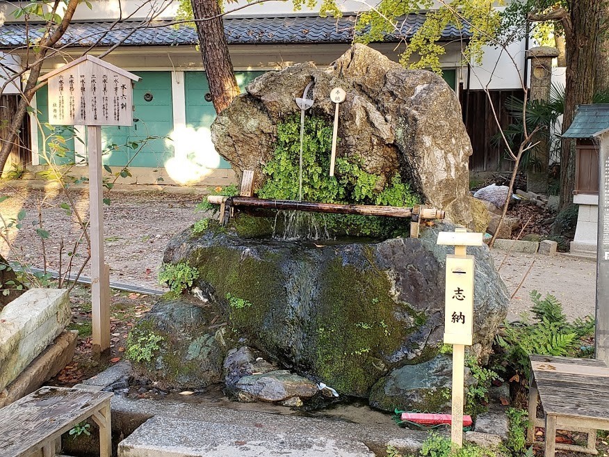 不二の水藤森神社.jpg